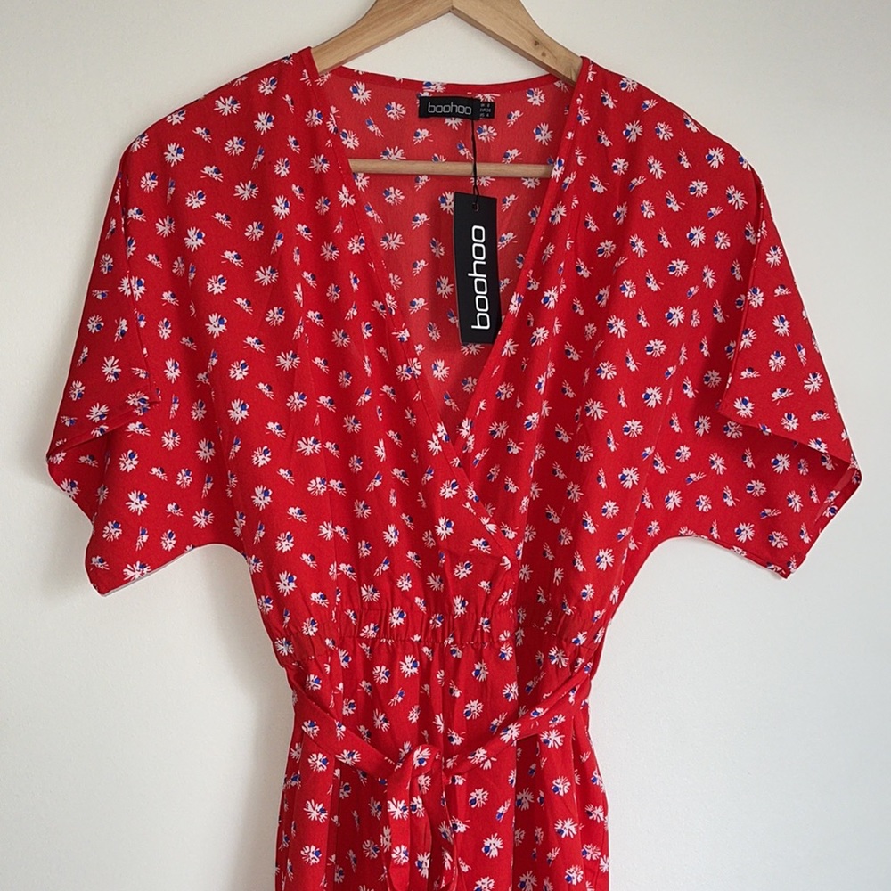 BOOHOO | Red floral short sleeve full length crossover jumpsuit - Picture 4 of 8
